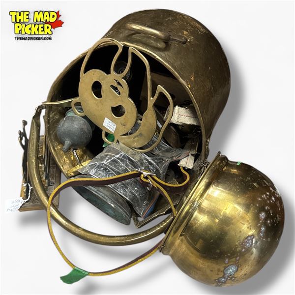 Assorted Vintage Brass Collectibles Grouping Mid-20th Century Decorative Items