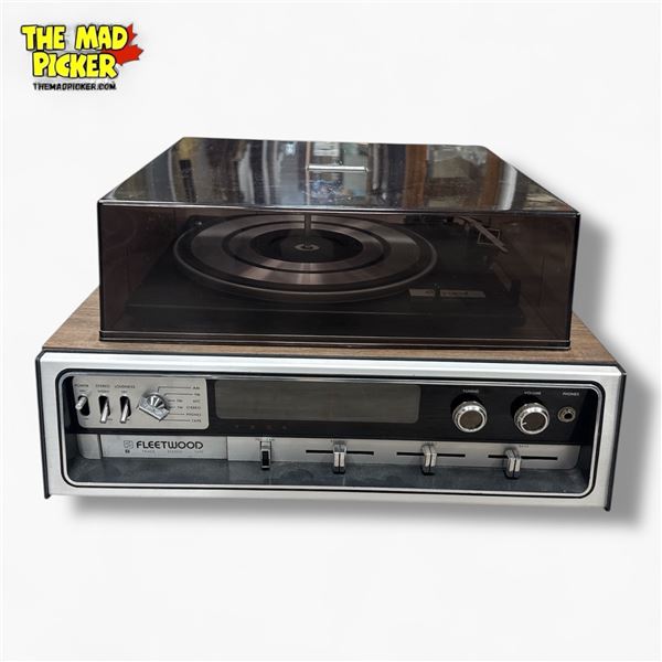 Fleetwood Model 1T 9565 Audio System Canada 1970s 8-Track Radio Record Player Combo
