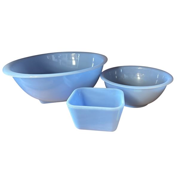 Trio of Pyrex Delphite Blue Kitchenware: Large Mixing Bowl 11.5 in, Refrigerator Dish, Small Bowl