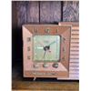 Image 2 : Vintage Rogers Majestic Pink Alarm Clock Radio Model 877