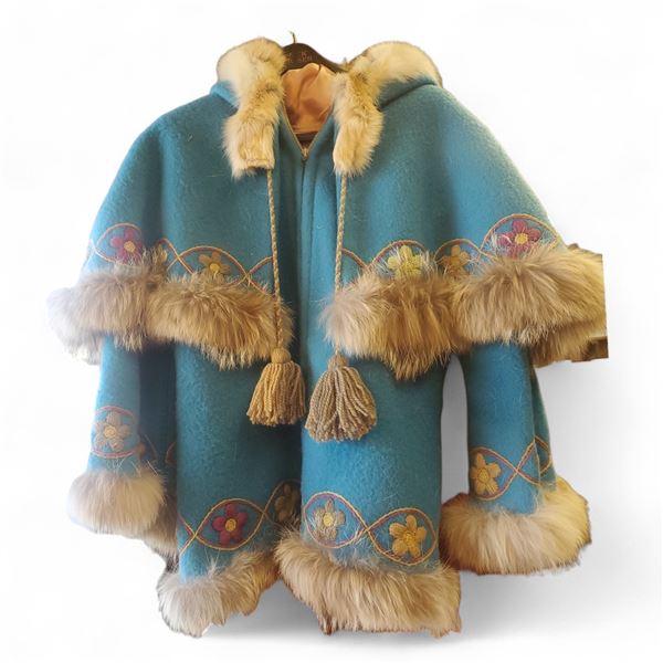 1960s Inuit Fur Lined Blue Hooded Parka Artisanat Esquimau Canadien Spence Bay NWT 28-Inch Long