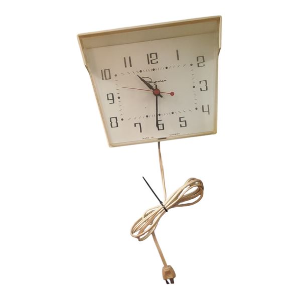 Vintage Ingraham Electric Wall Clock 7.5x6.25-Inch