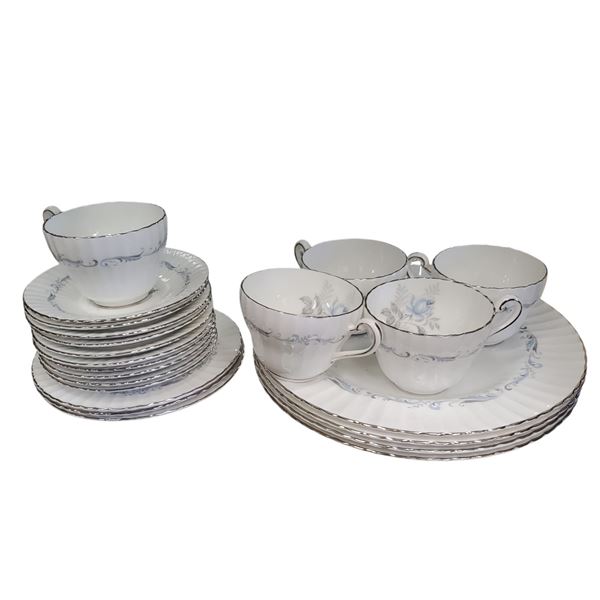 Paragon Morning Rose Dinner Plates Side Plates Tea Cups & Saucers 22 Pieces Bone China