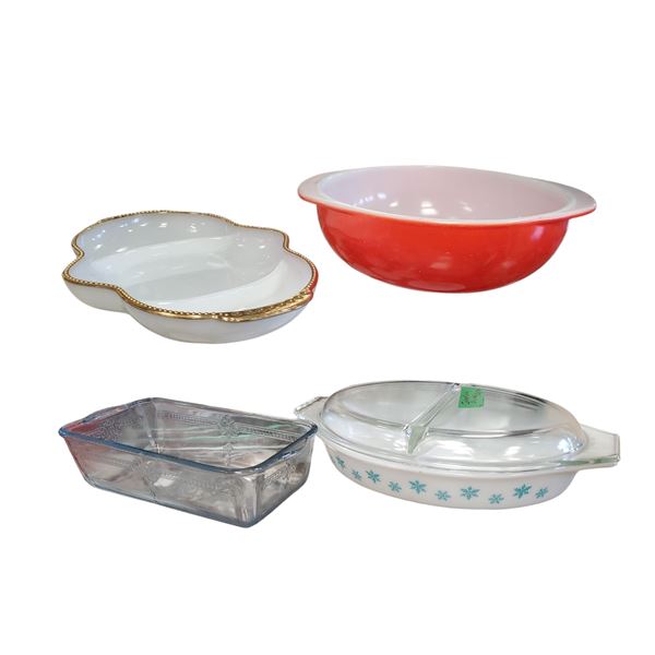 Bakeware Collection: Pyrex Snowflake Pyrex Mixing Bowl & Fire King 5 Pieces