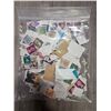 Image 2 : 2 Oz. Bag of Assorted British Postage Stamps * Used