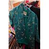 Image 2 : 24 Pieces of Vintage Clothing - Wide Variety of Styles, Fabrics and Sizes
