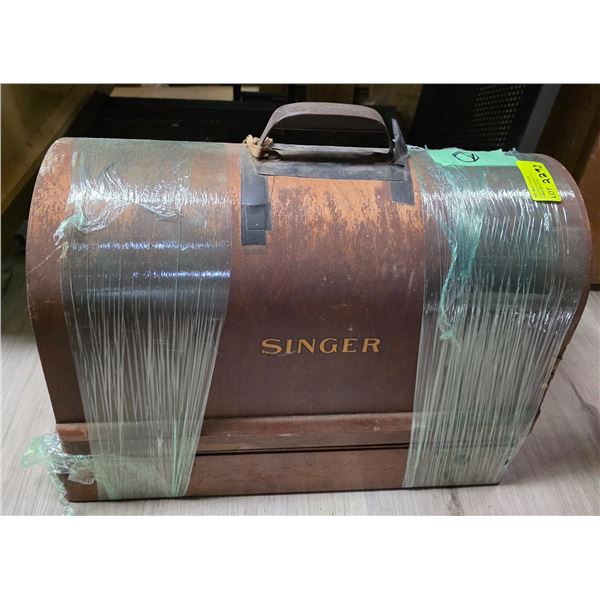 Vintage Singer Sewing Machine with Wood Case