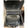 Image 2 : Vintage Underwood Typewriter in Case