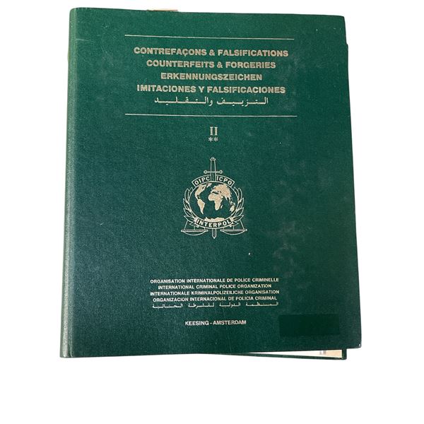 Official Interpol Binder - How to Identify Forgeries of Currency From Around The World