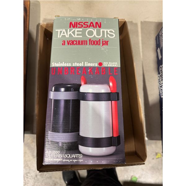 Nissan takeouts of vacuum Food jar