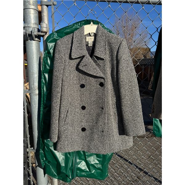 L. L. BEAN women's petite size 14.