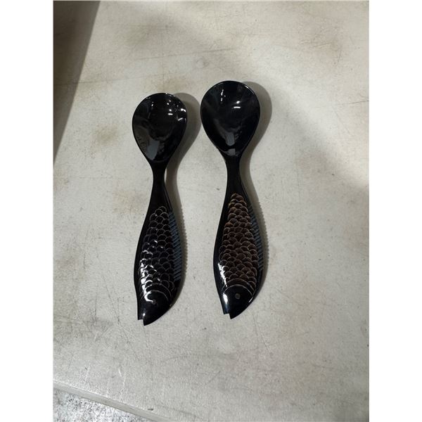 Spoons made out of horn?