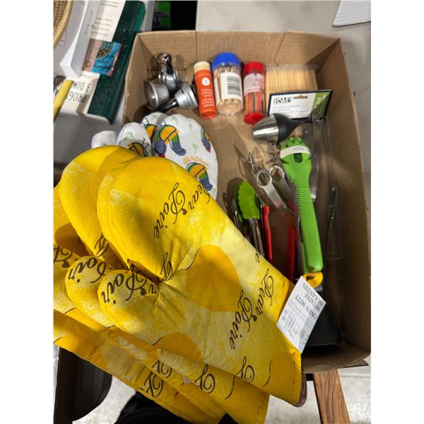 Oven mitts and kitchen utensils
