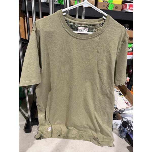 Men's guess T-shirt, size medium