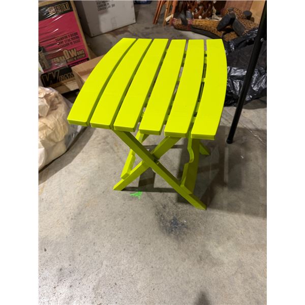 Folding table
