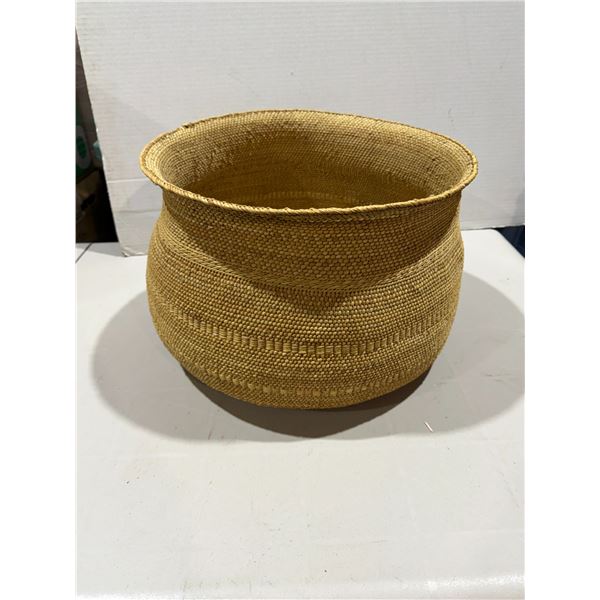 Weaved basket