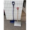 Image 1 : Snow shovels