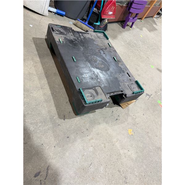 Cart with locking wheels