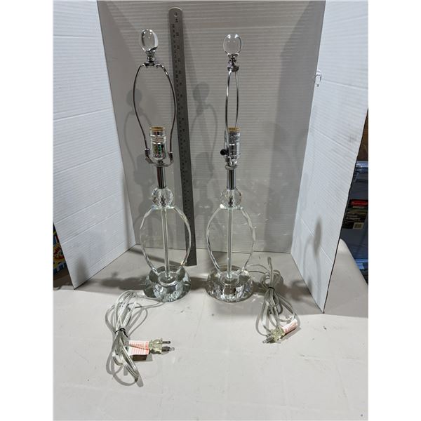 Pair of lamps no shaded