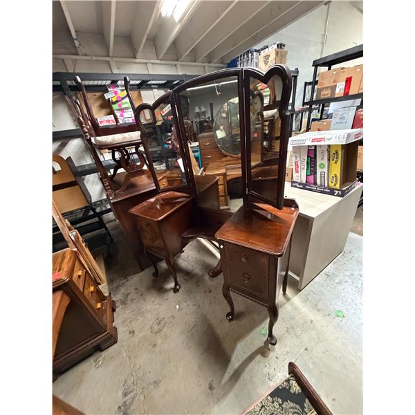 antique Queen Anne style mahogany drop-center vanity featuring a tri-fold mirror and cabriole legs.