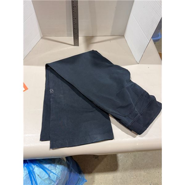Lulu pants size not shown
