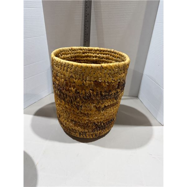 Woven waste basket