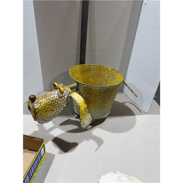 Dog bucket