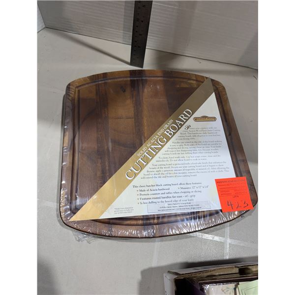 Solid acacia and grain cutting board 12 by 12 x 1.4"