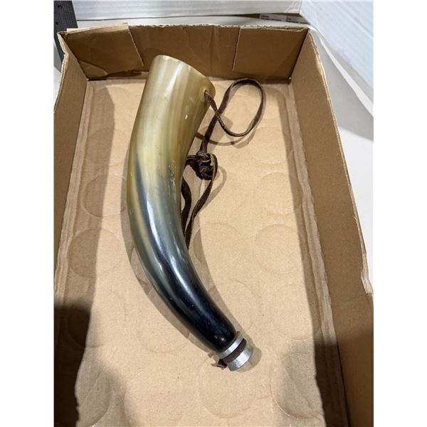 Early American Frontier-style powder horn