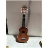 Image 1 : Ukulele
