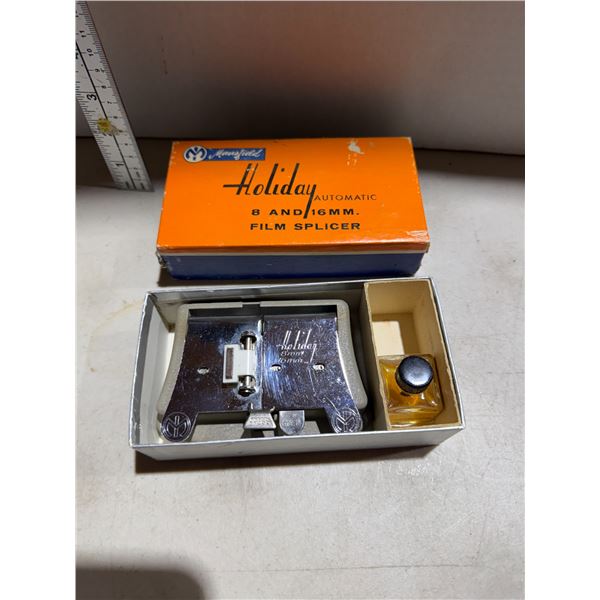 Holiday automatic 8 and 16 MM film slicer