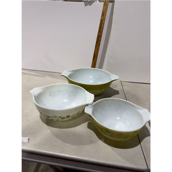 Pyrex crazy daisy bowls