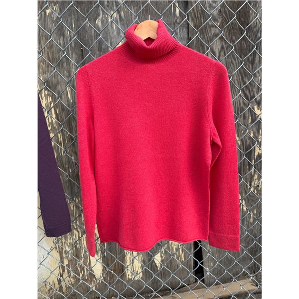 L. L. BEAN woman's 100% Kashmir medium sweat sweater.