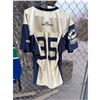 Image 2 : Football jersey size medium