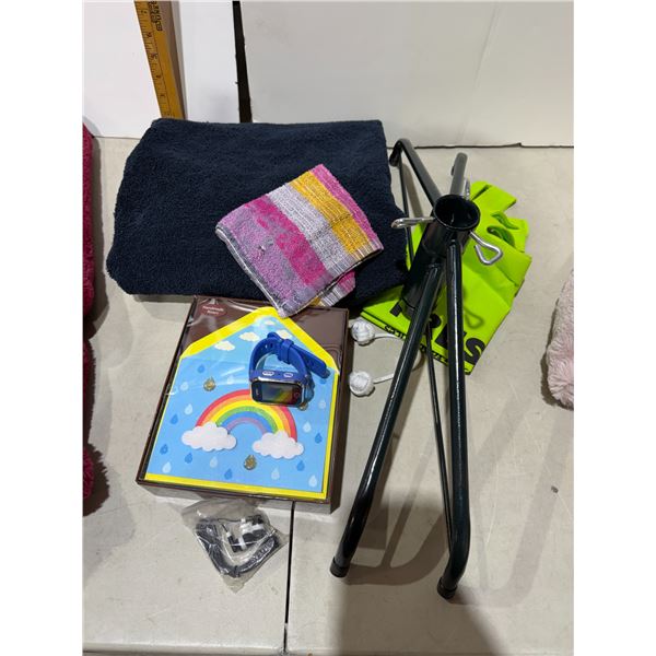 Christmas tree, stand cards, towel, towels, earbuds VTEC watch