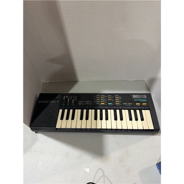 Casio SK – one sampling keyboard, battery operator or needs power cord