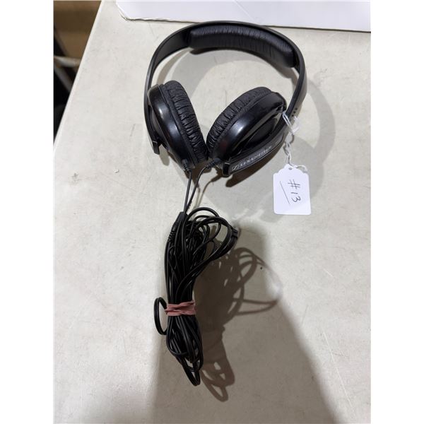 SENNHEISER  HD/202 headphones