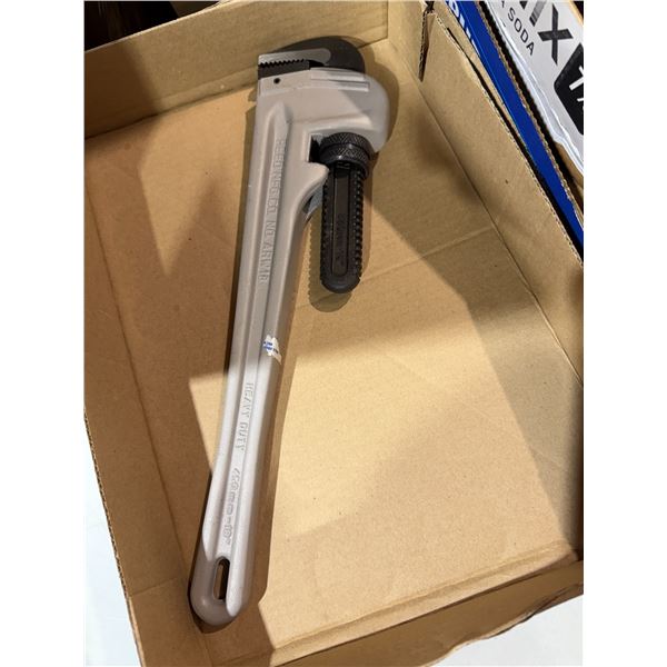 Pipe wrench 18 inch