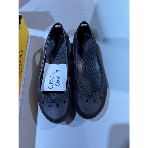 Crocs size 7