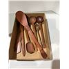 Image 1 : Wooden serving utensils
