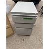 Image 1 : Filing cabinet