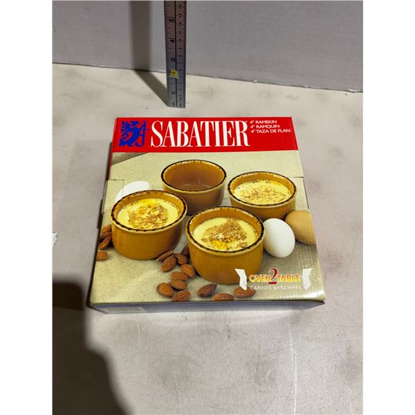 Set a four ramekin bowls