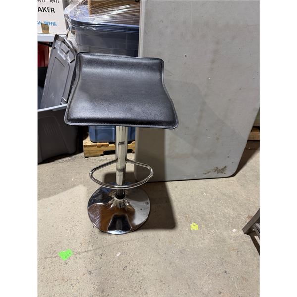 Stool adjustable height