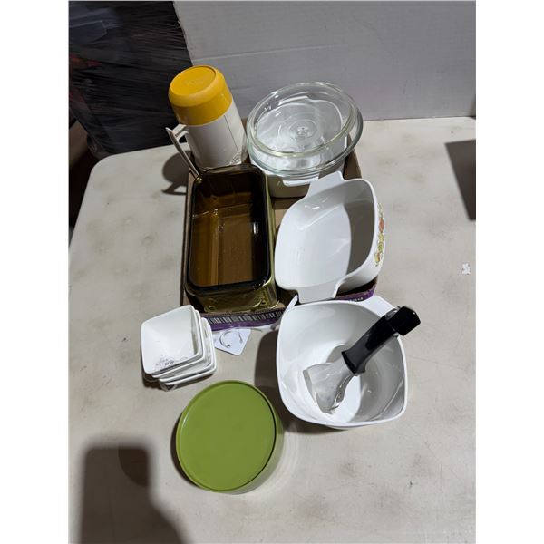 Kitchen items and baking pans