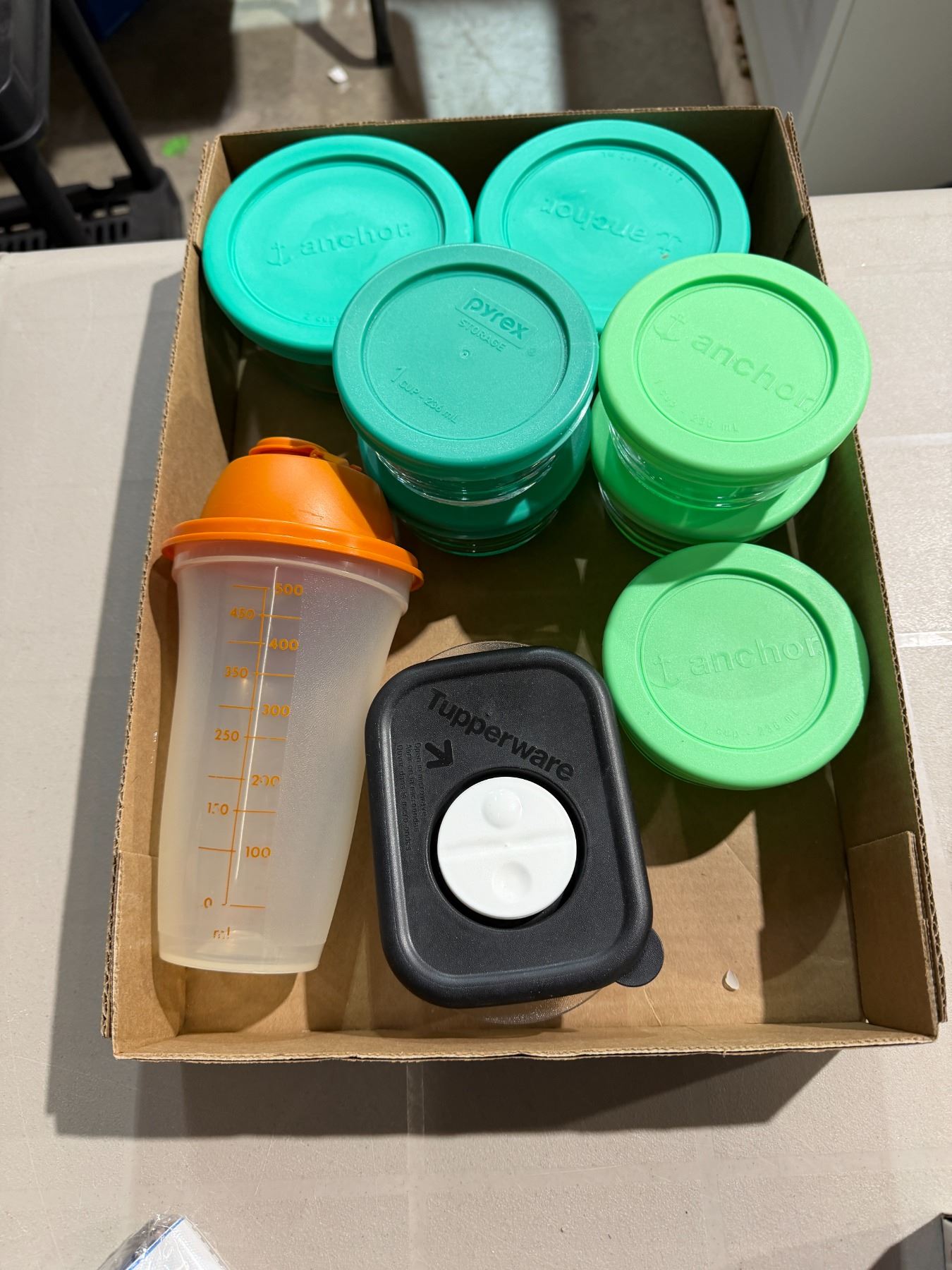 Pyrex Top Tupperware Anchor, Pyrex and Tupperware dishes