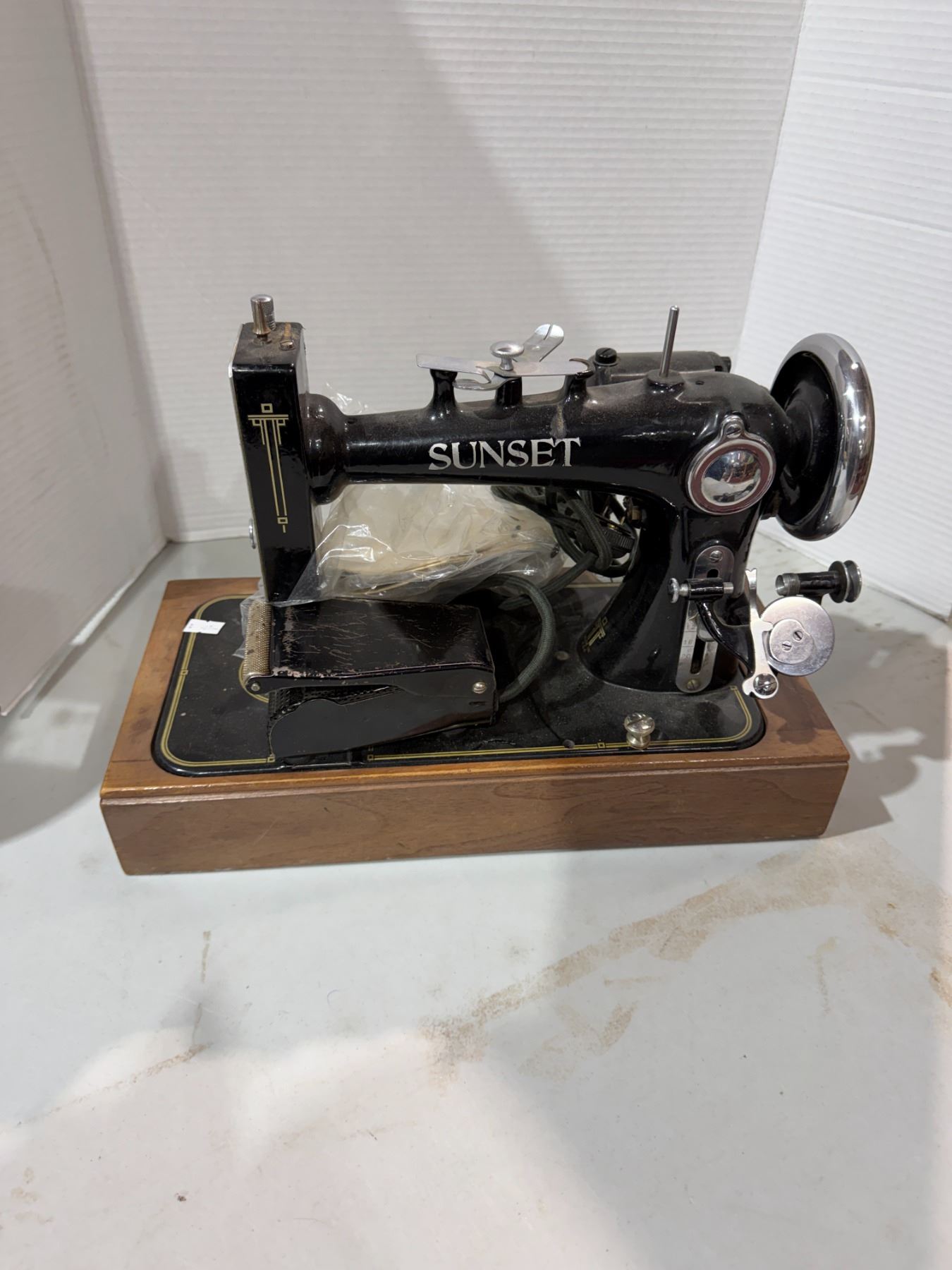 Antique Sun sewing machine