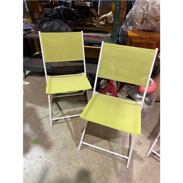 2 folding chairs