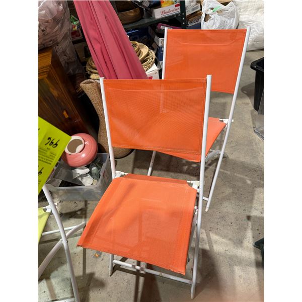 2 folding chairs