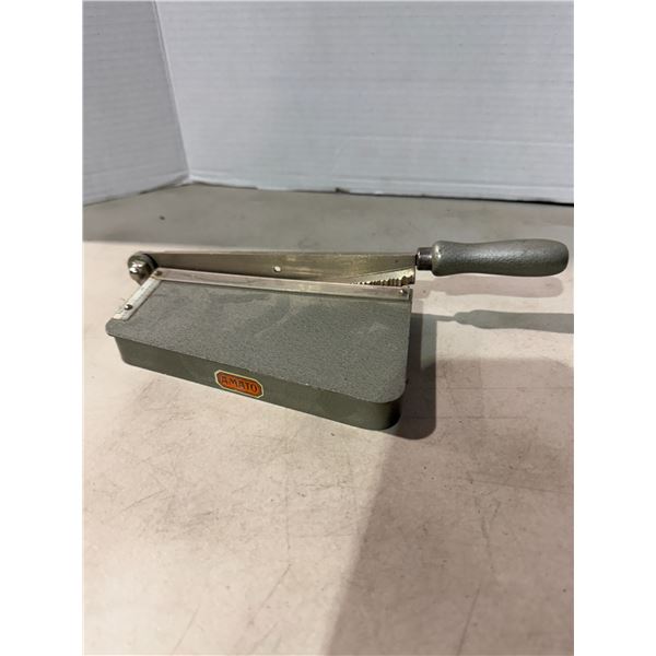 AMATO cutting board