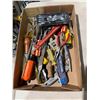 Image 2 : Assorted tools